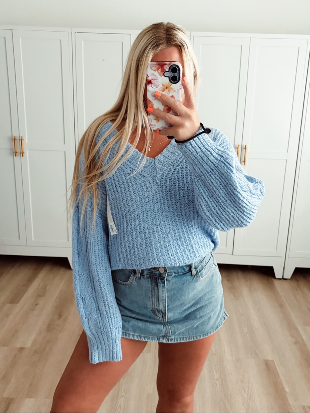 🆕 NWT Blue knit v neck sweater